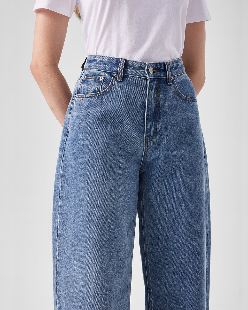 The Everyday Rigid Curve Jean