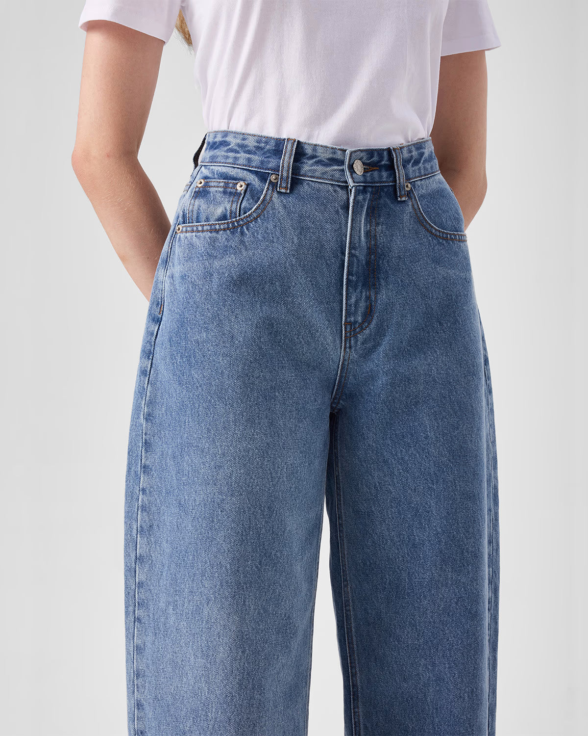 The Everyday Rigid Curve Jean