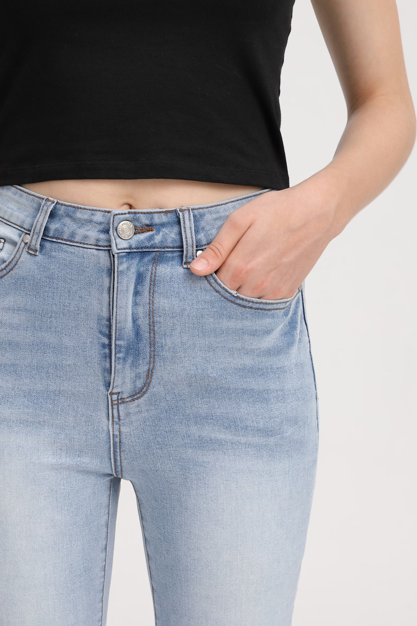 The Light Pack Jeans image 2